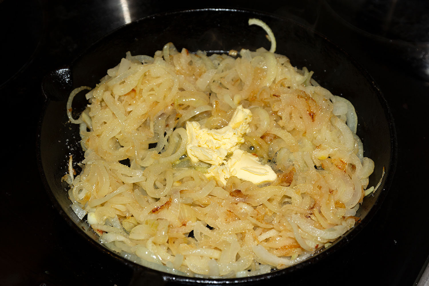 Потушить речатый лук со сливочным маслом по рецепту