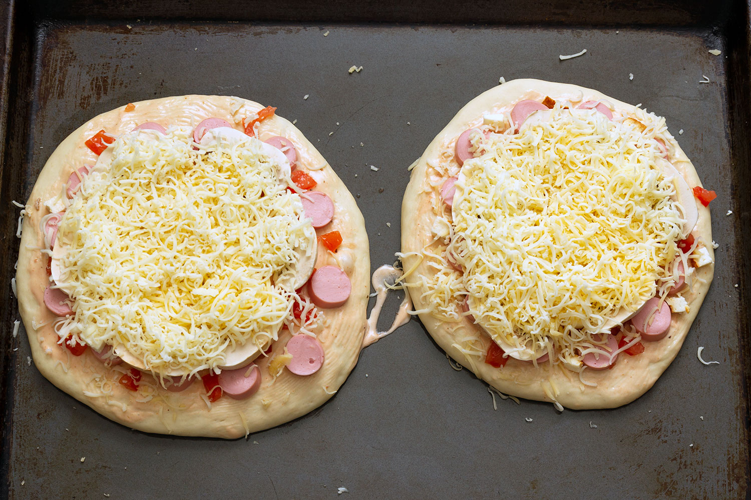 Раскатать тесто выложить начинку с грибами по рецепту