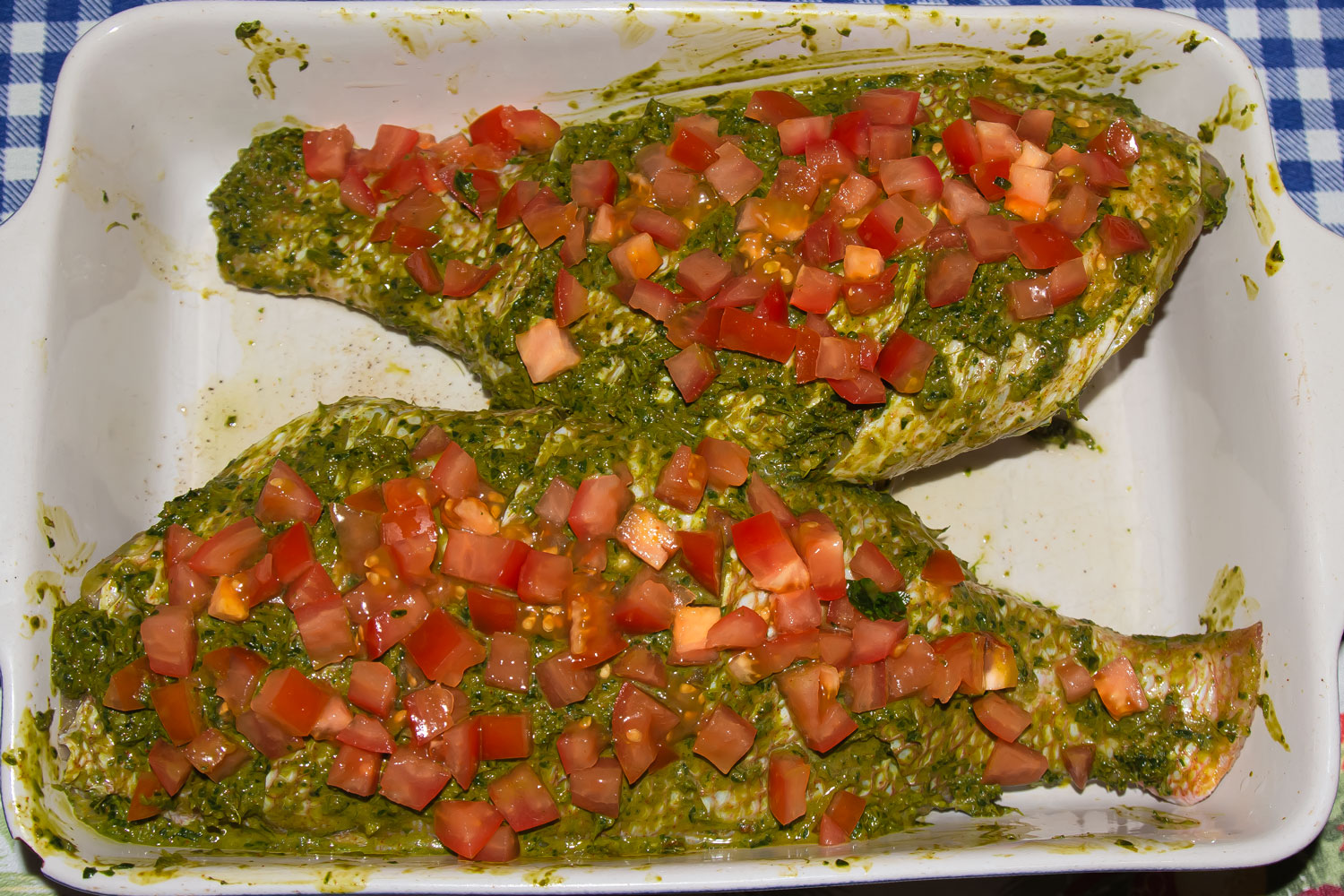 рыба готовая запекания по рецепту Морской окунь под соусом с травами