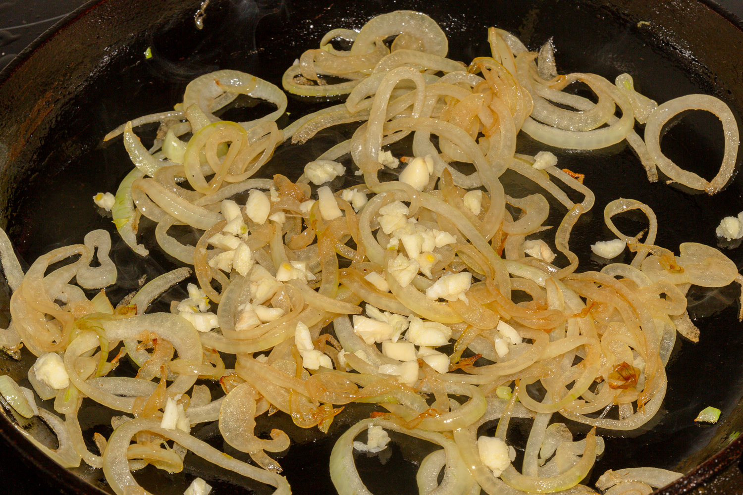 обжаренный лук по рецепту Тапака по-арцахски