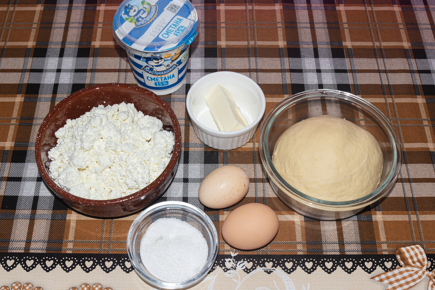 продукты для рецепта Вареники с творогом, запеченные в сметане