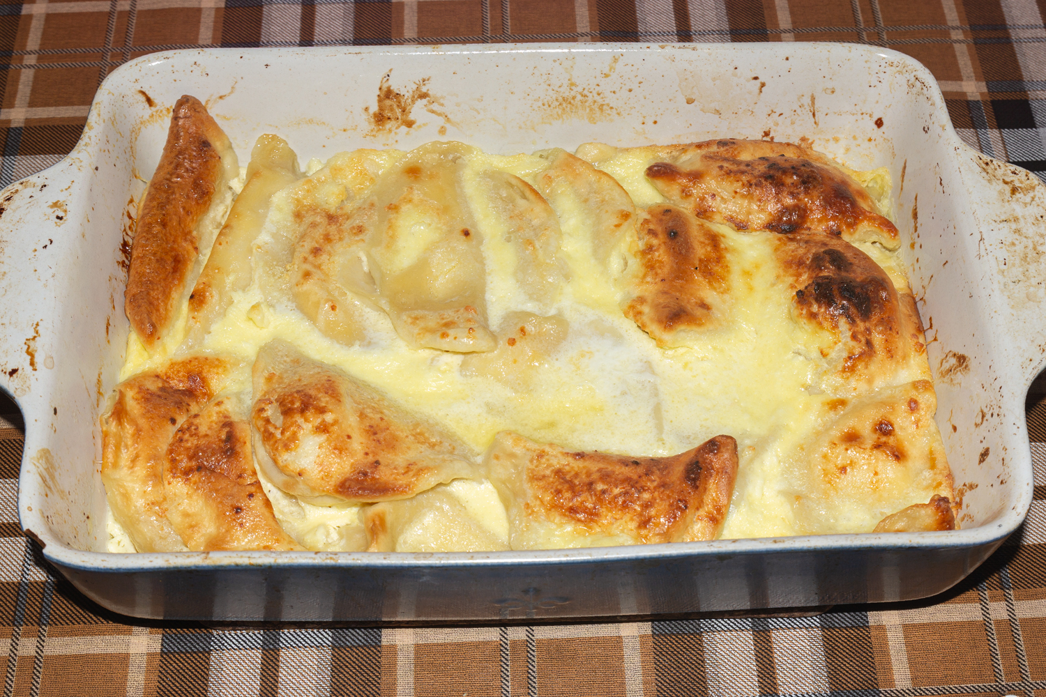 готовые вареники по рецепту Вареники с творогом, запеченные в сметане