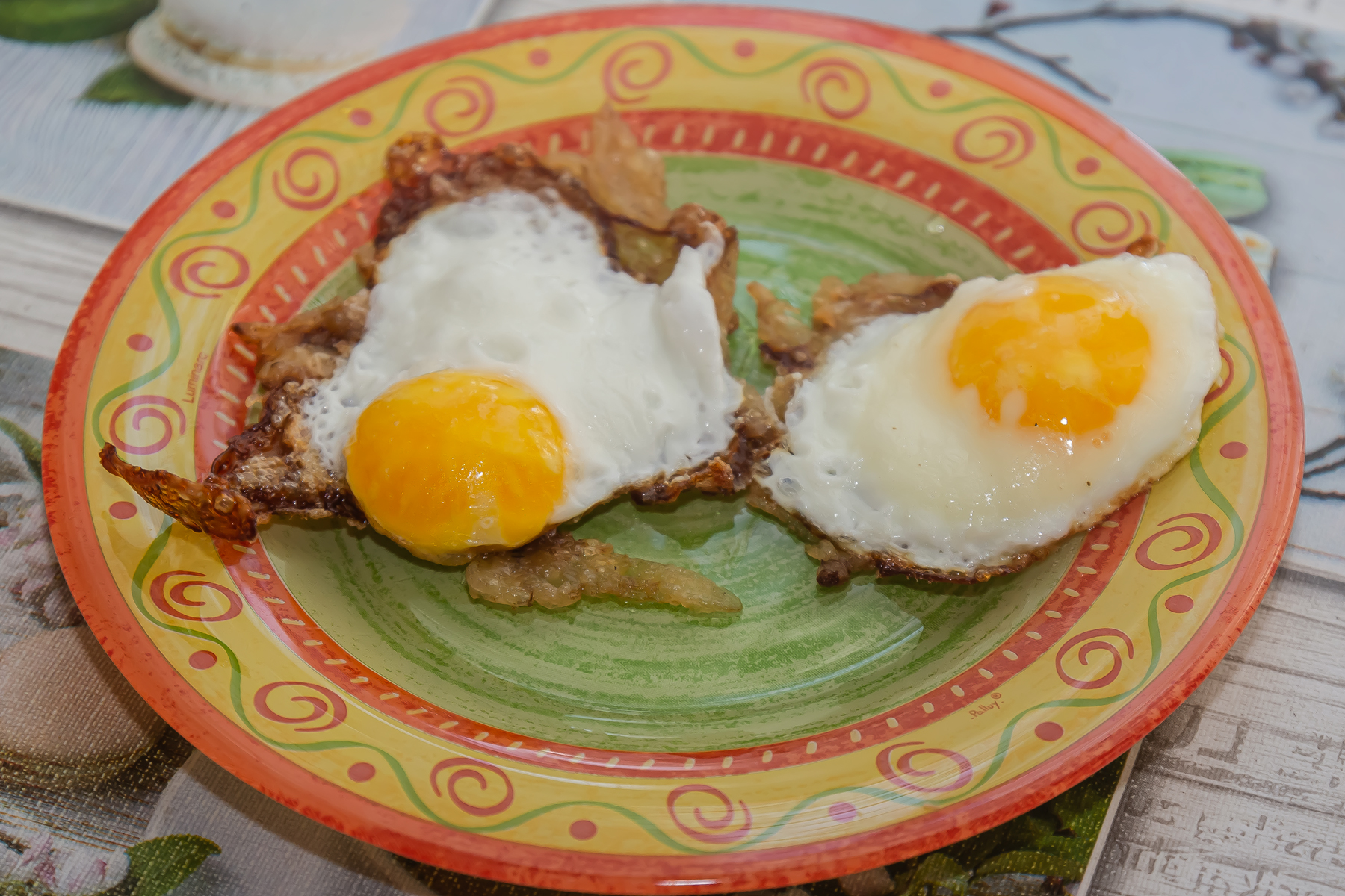 Яичница-глазунья на сале