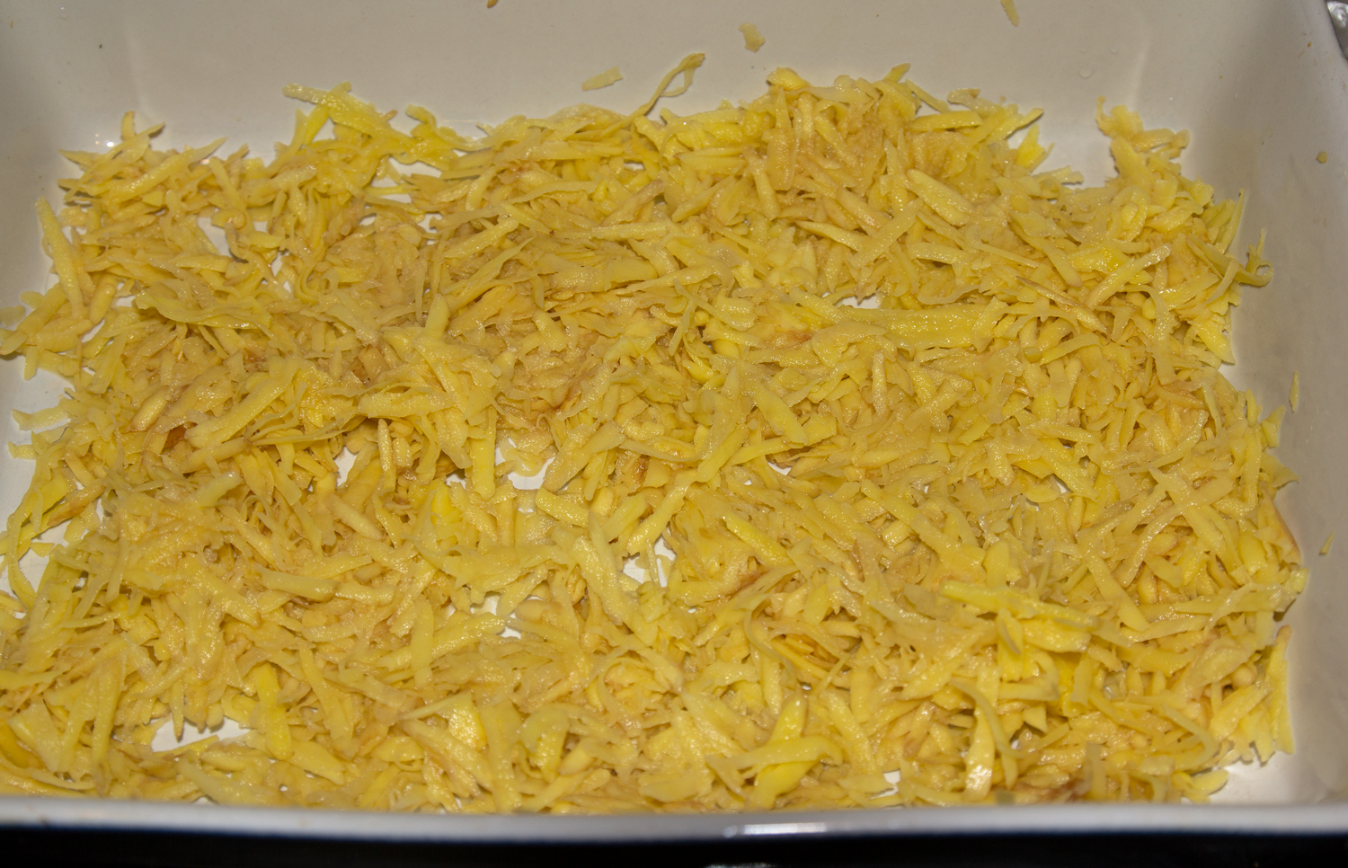 тертый картофель на форме по рецепту