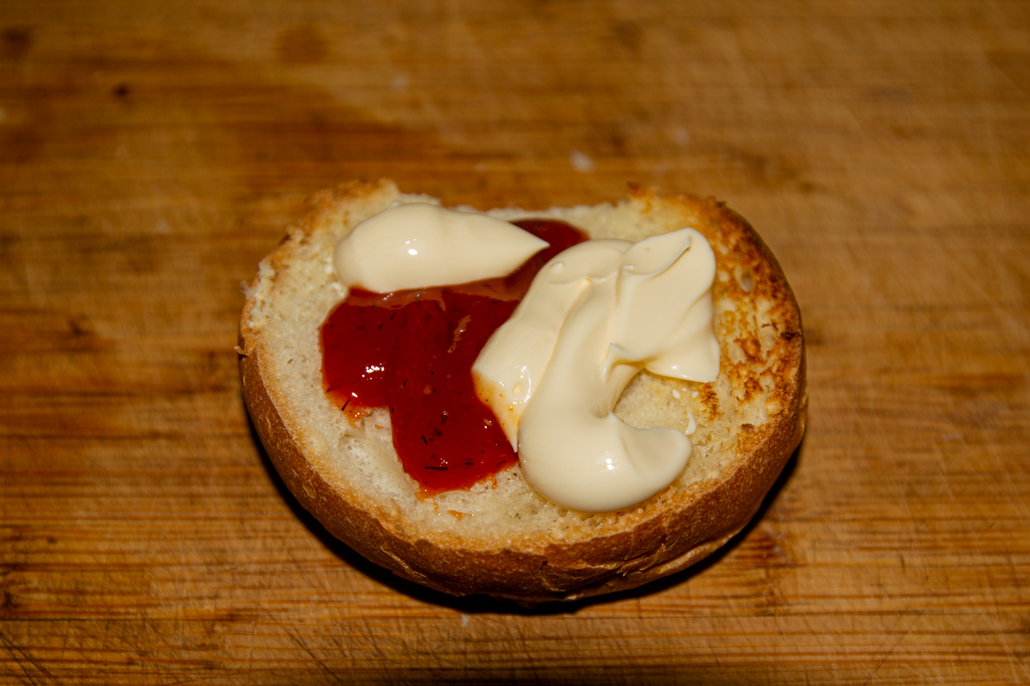 булочка с кетчупом и майонезом по рецепту