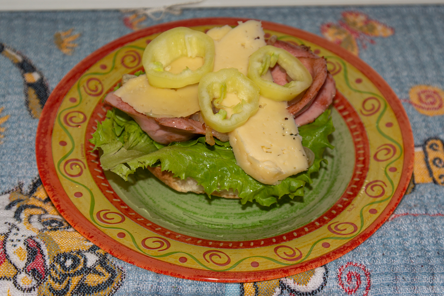 сыр и перец выложенные на лук по рецепту
