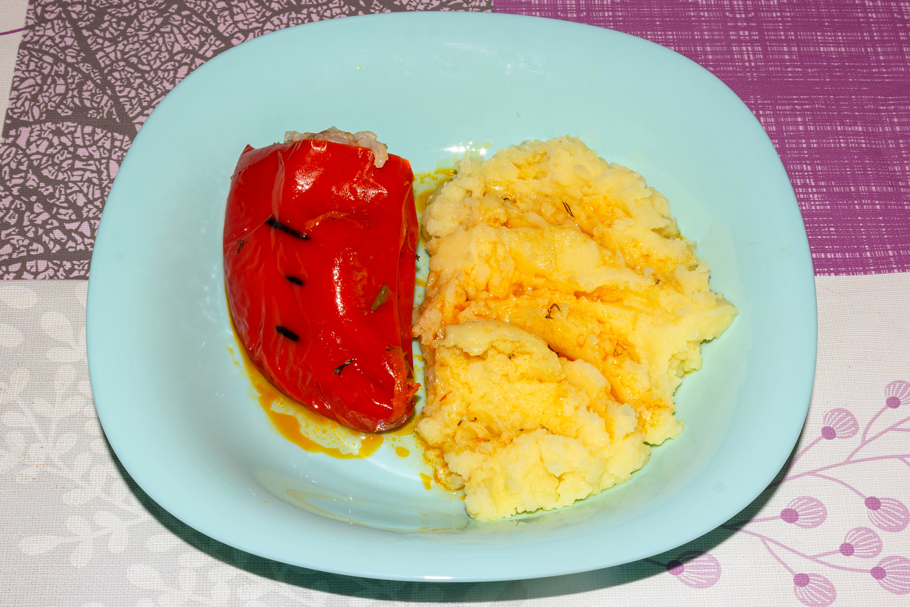 Болгарский перец, фаршированный мясом и рисом