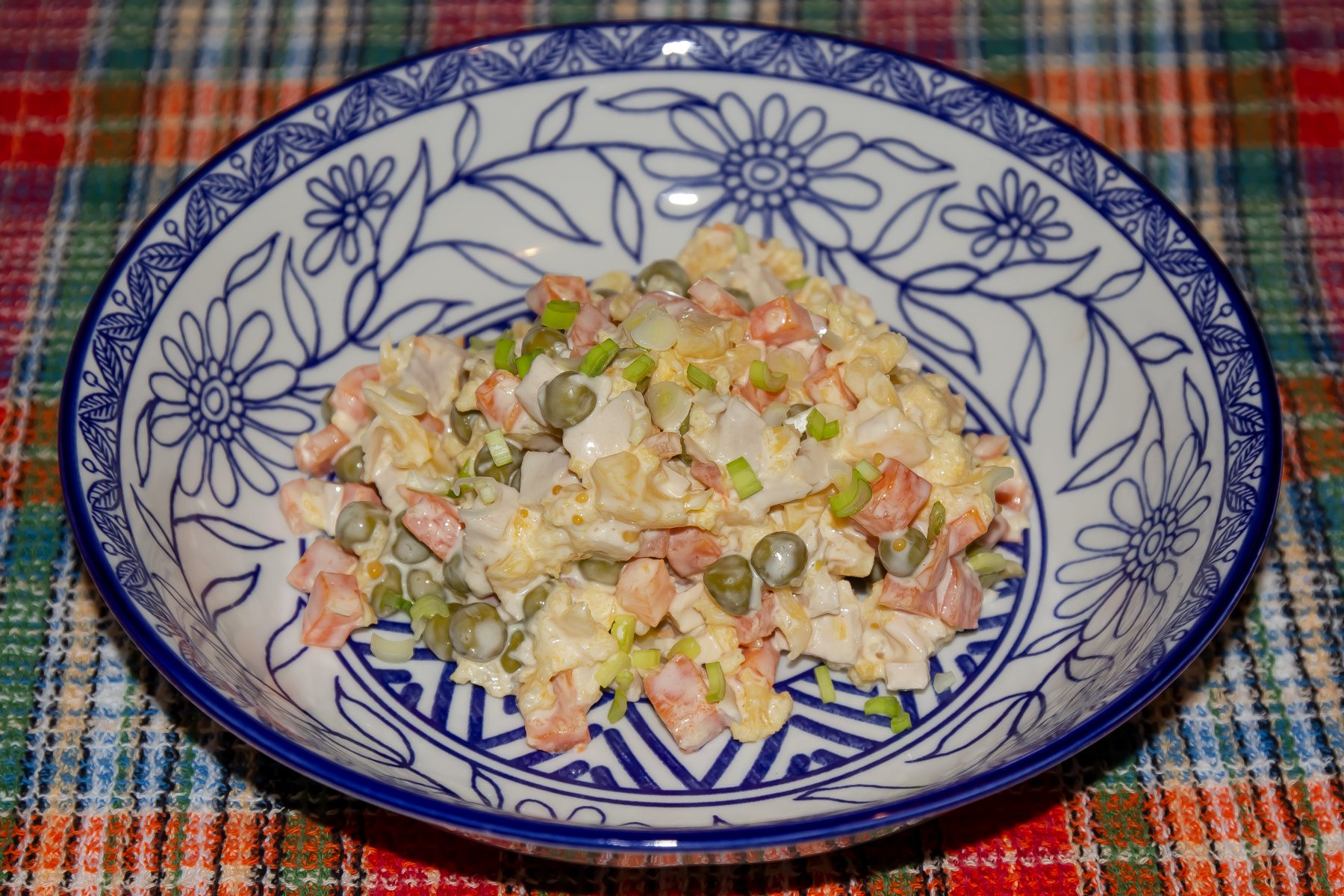 Фото к рецепту Салат из курицы с цветной капустой Салат из курицы с цветной капустой