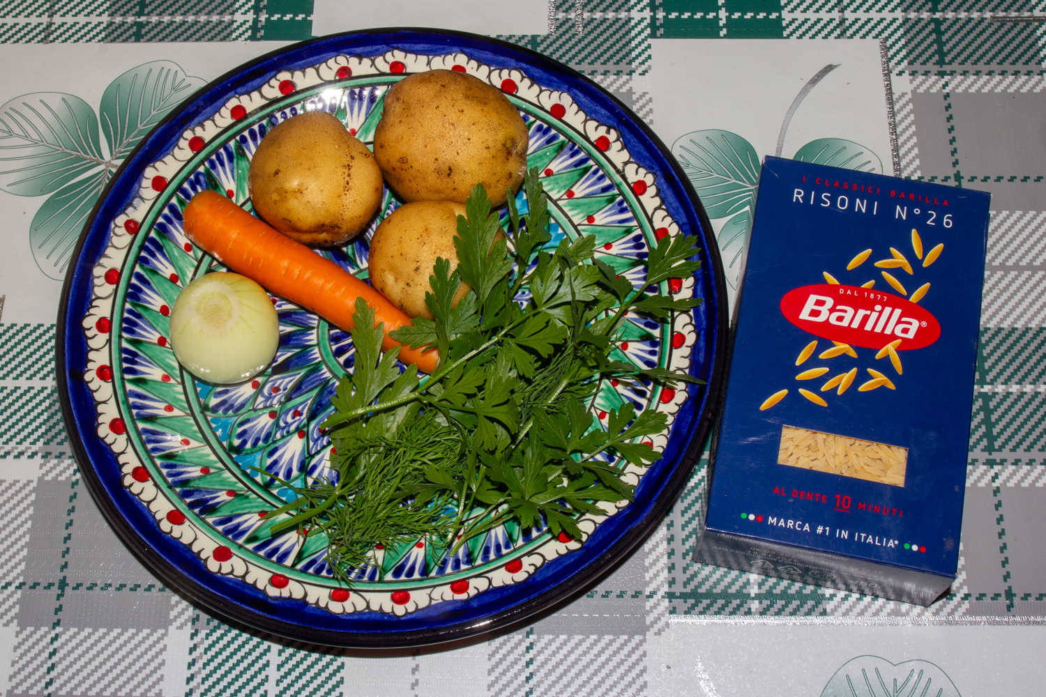 ингредиенты для рецепта Куриный суп с лапшой продукты для рецепта Куриный суп с лапшой