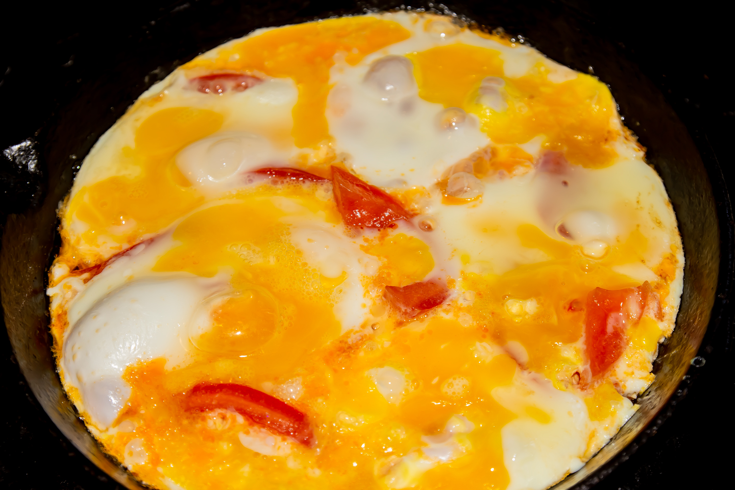 готовый омлет по рецепту Яичница с помидорами (5) 