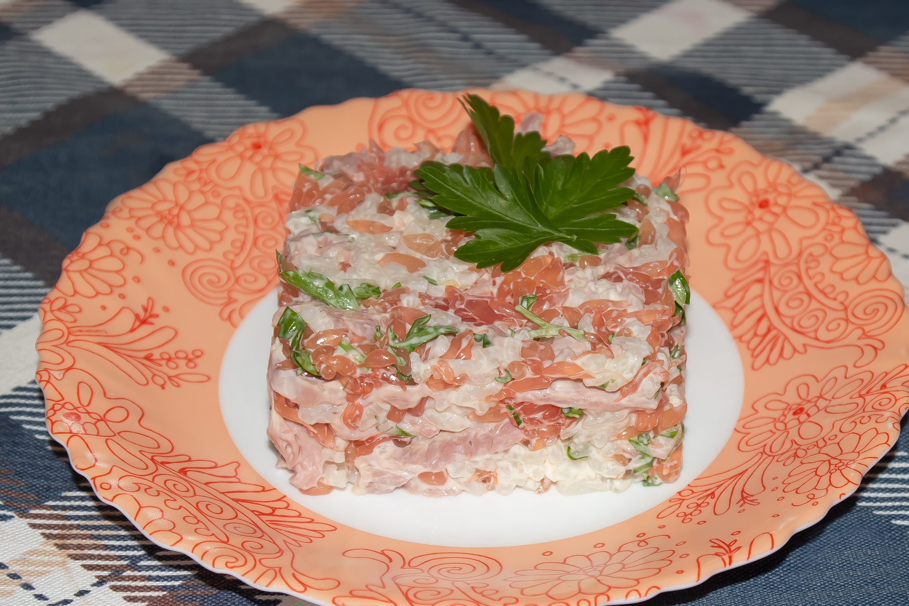 Фото к рецепту Салат из копченой утки и грейпфрута Салат из копченой утки и грейпфрута