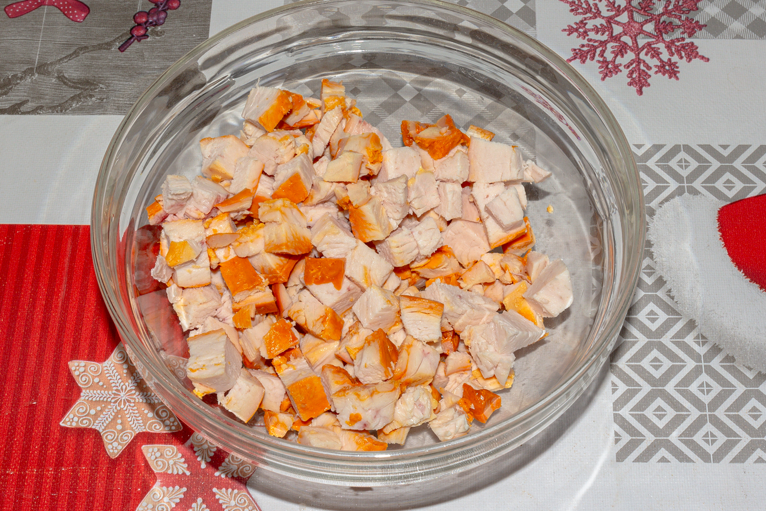 нарезанная курица по рецепту Салат Курочка Ряба