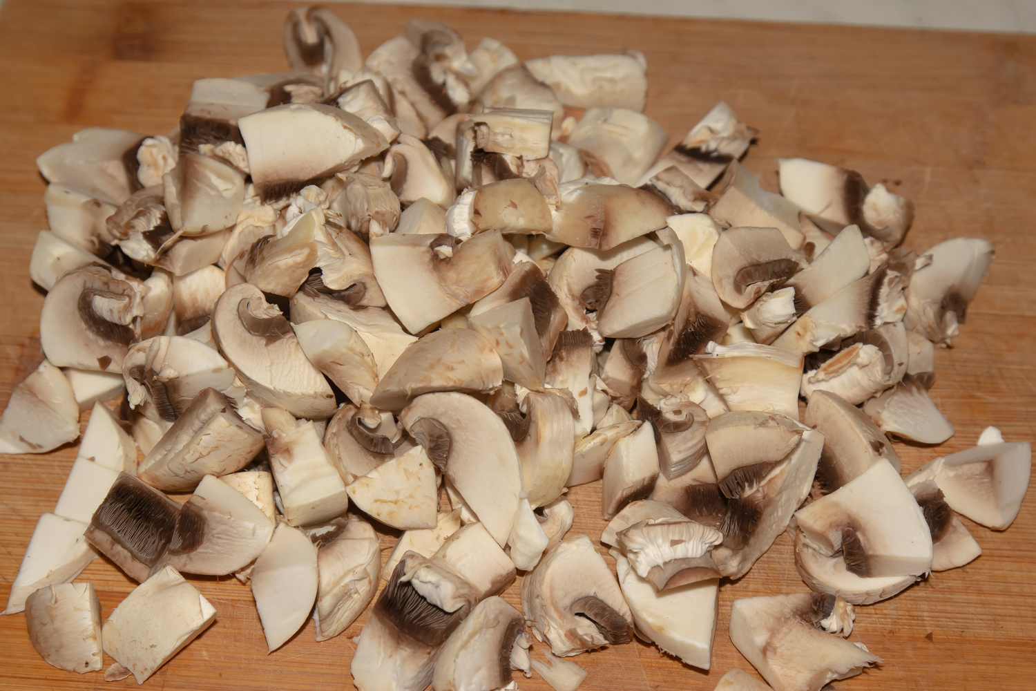 нарезанные грибы по рецепту салата Чикаго