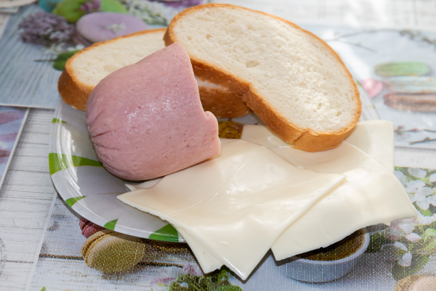 продукты для рецепта Горячие бутерброды с сыром и ветчиной