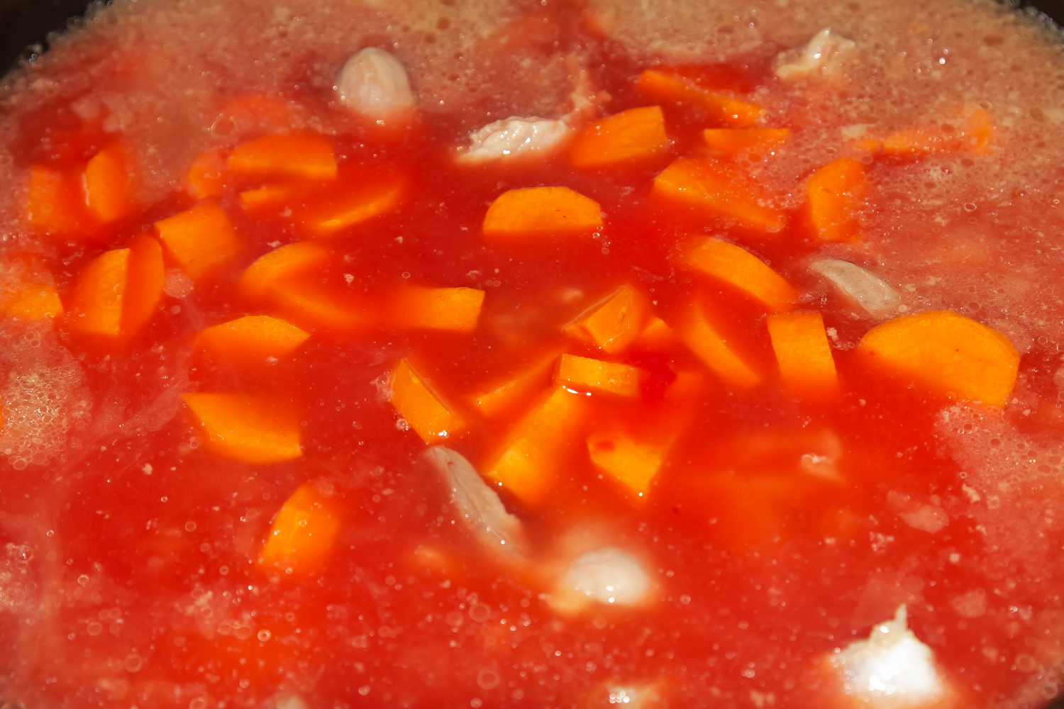 мясо с овощами в томатном соке по рецепту Куриные желудки и сердечки, тушенные в томатном соусе