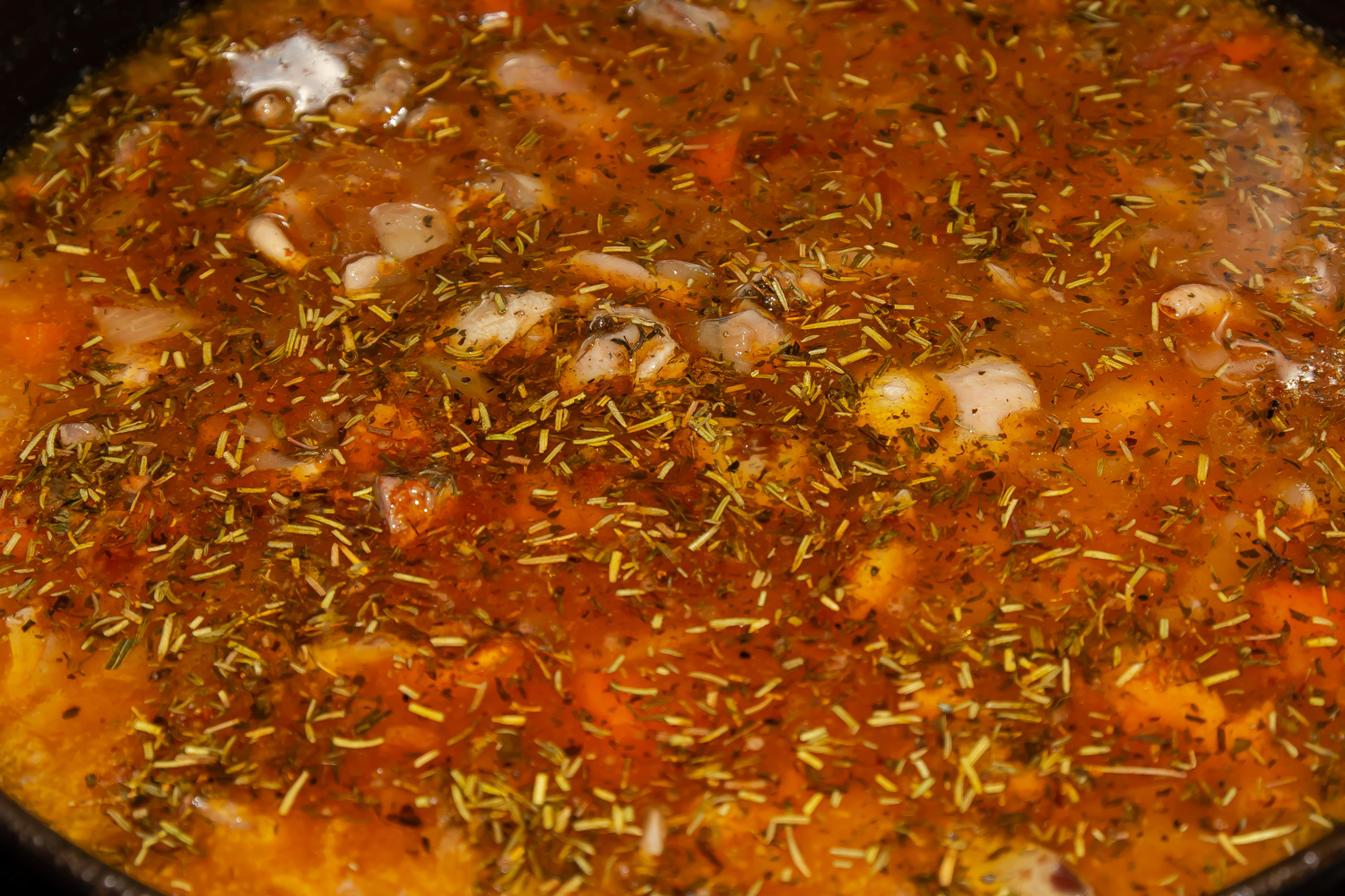готовое блюдо по рецепту Куриные желудки и сердечки, тушенные в томатном соусе