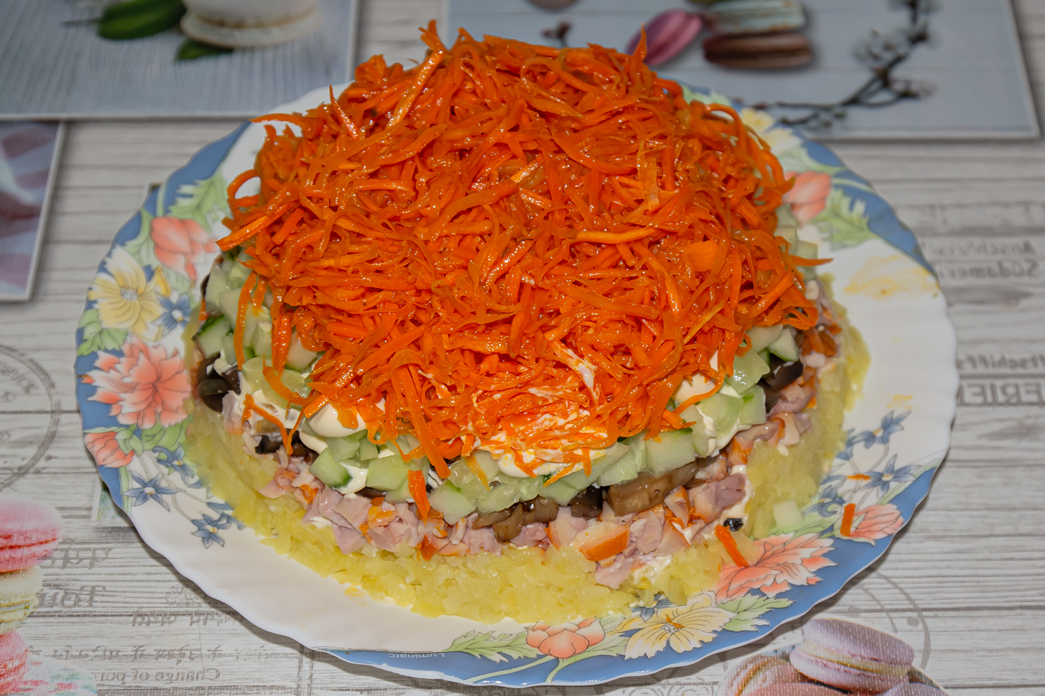 пятый слой по рецепту Салат Любовница с морковью по-корейски и огурцом