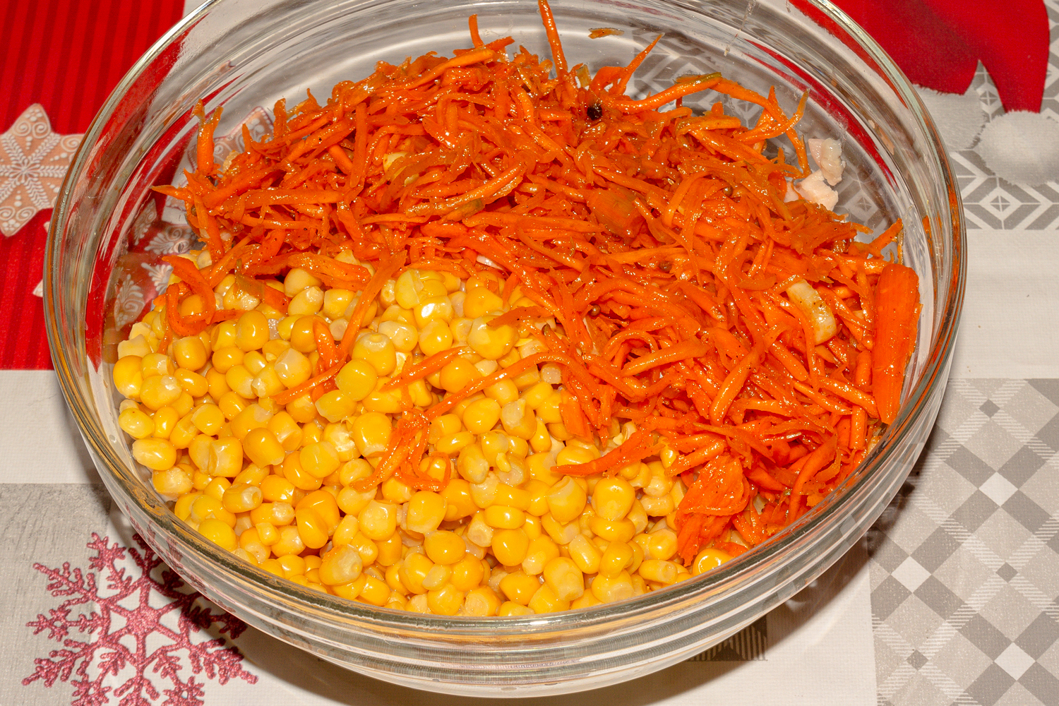 морковь для рецепта Салат Дамский каприз с копченой курицей и морковью по-корейски