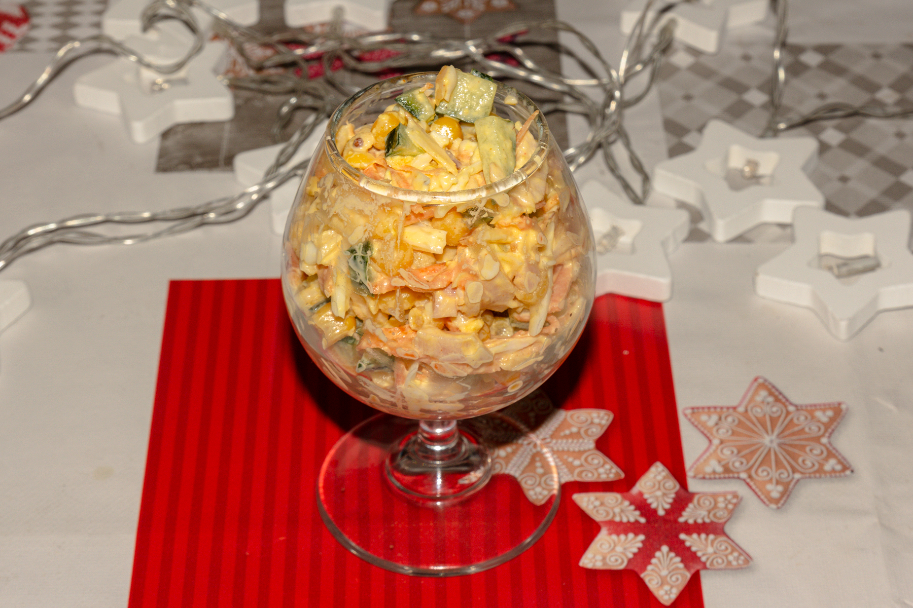 Салат "Дамский каприз" с копченой курицей и морковью по-корейски