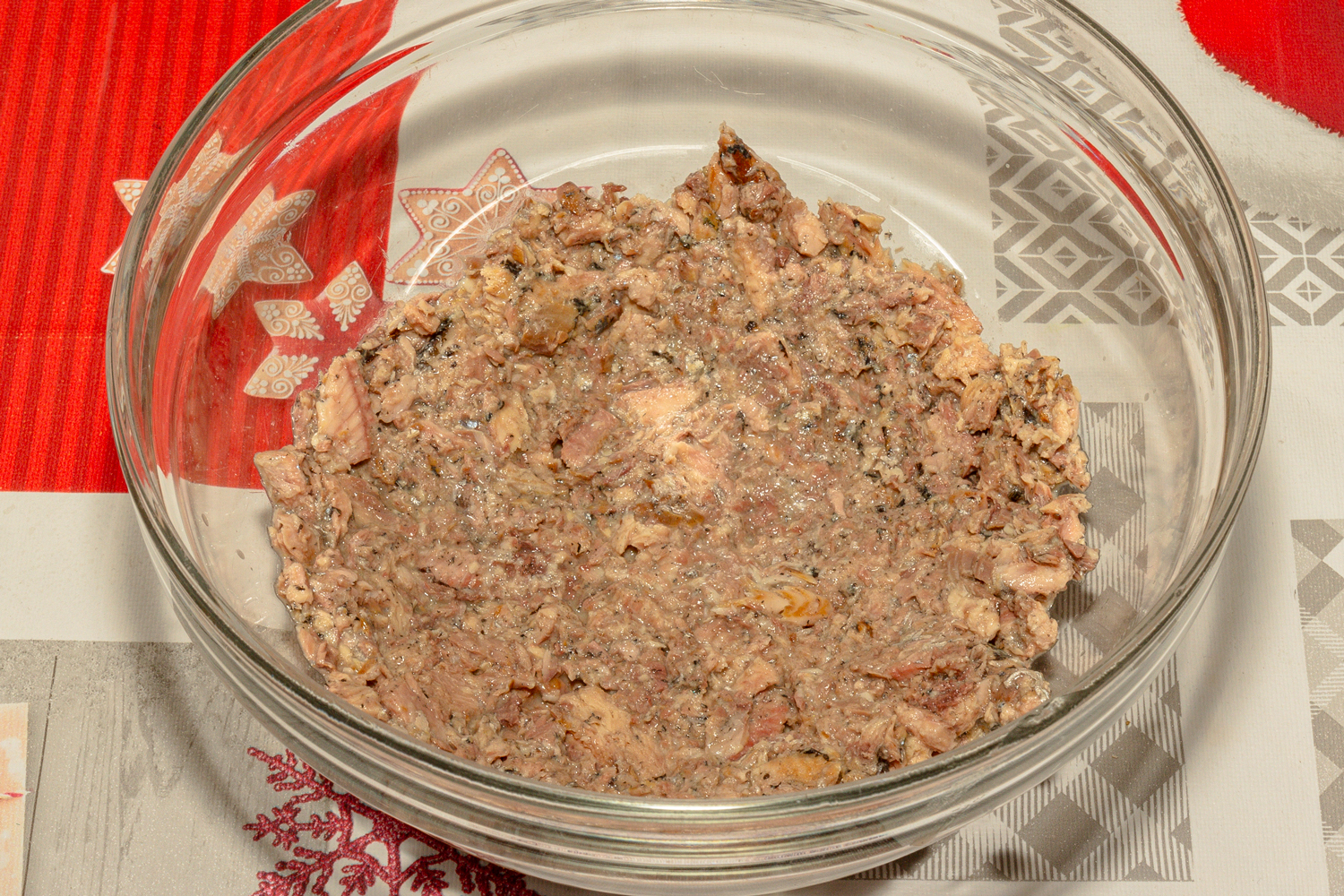 выложенная сайра по рецепту Салат Дамский каприз с сайрой