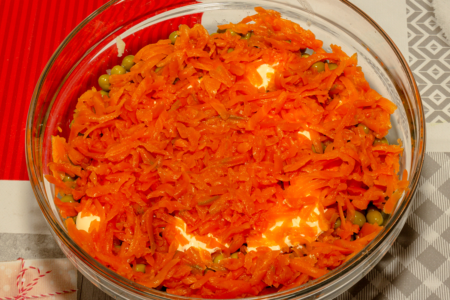 слой из моркови по рецепту Салат Дамский каприз с сайрой