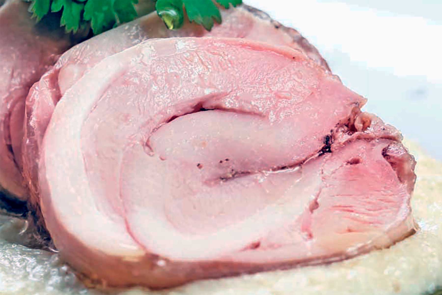 Карпаччо из цыпленка с соусом сациви