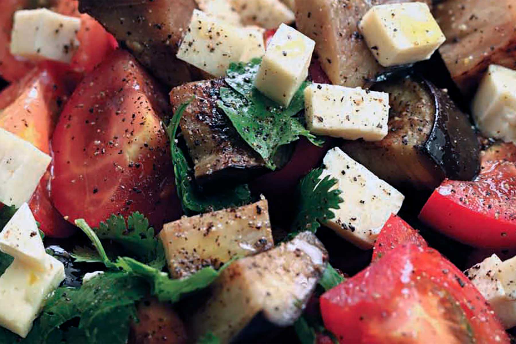 Фото к рецепту Салат из баклажанов с адыгейским сыром Салат из баклажанов с адыгейским сыром