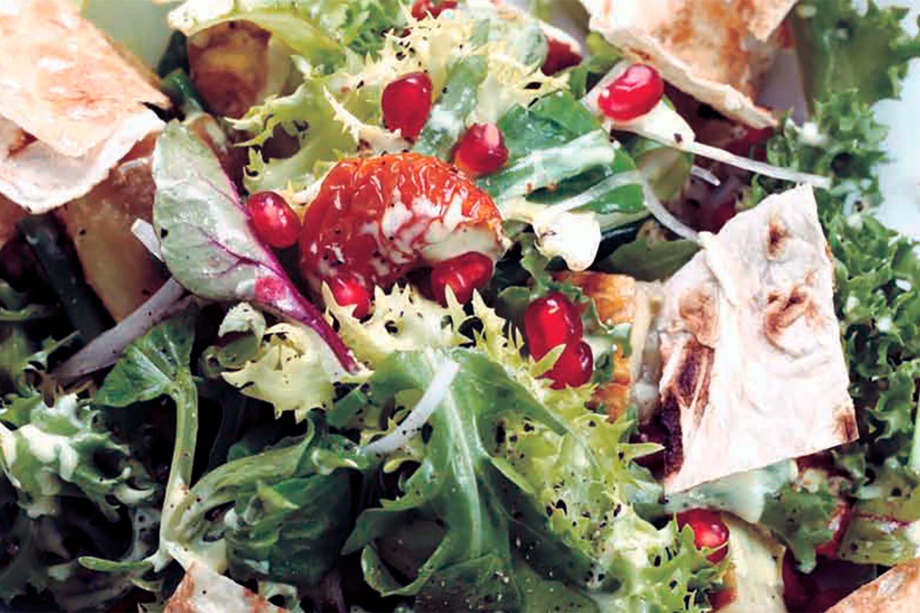 Фото к рецепту Салат из печеных баклажанов и шафранового мацони Салат из печеных баклажанов и шафранового мацони