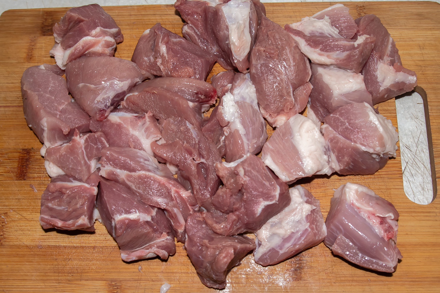 нарезанная свинина по рецепту Оджахури из свинины