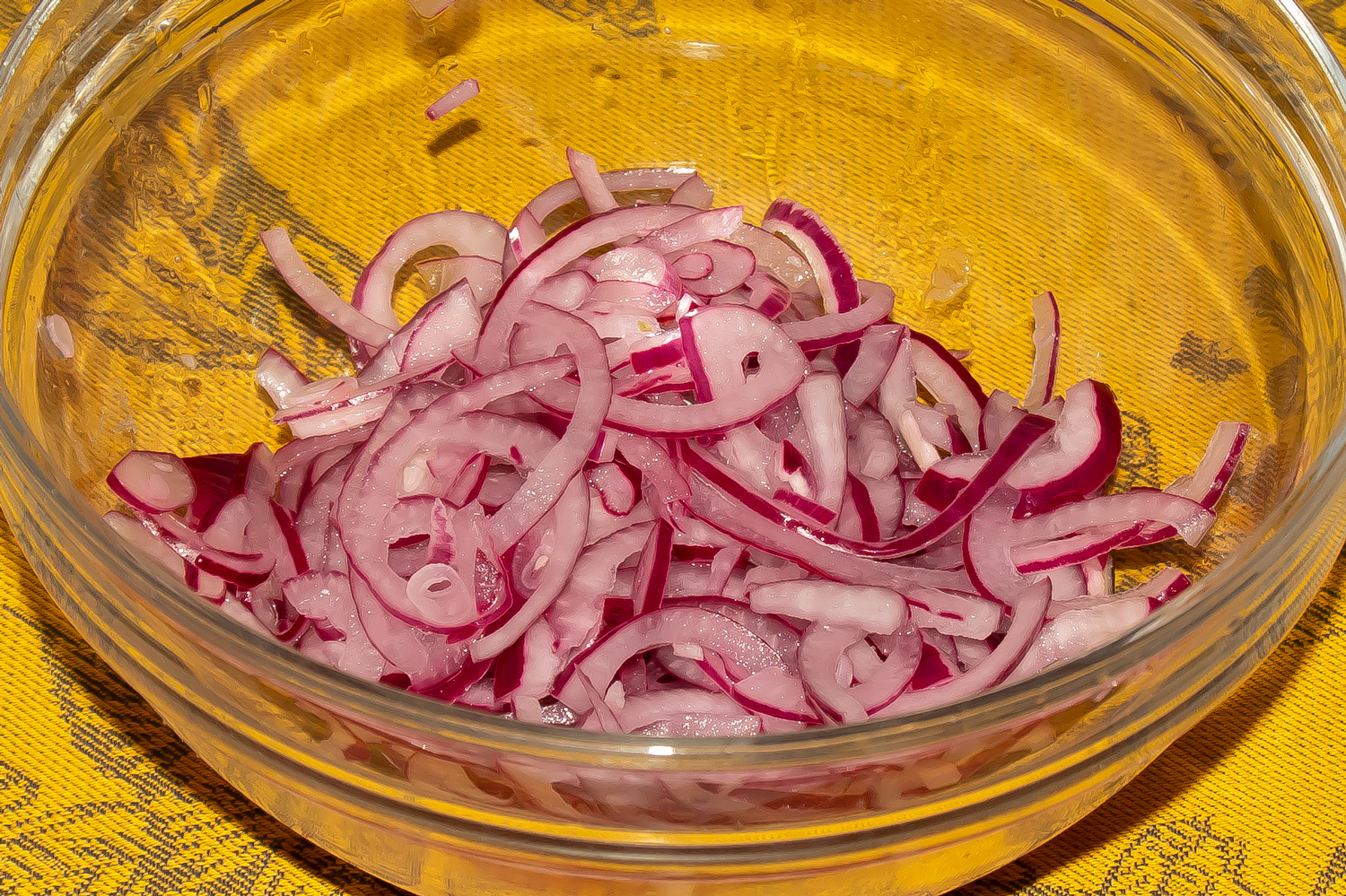 нарезанный лук по рецепту Американский картофельный салат 
