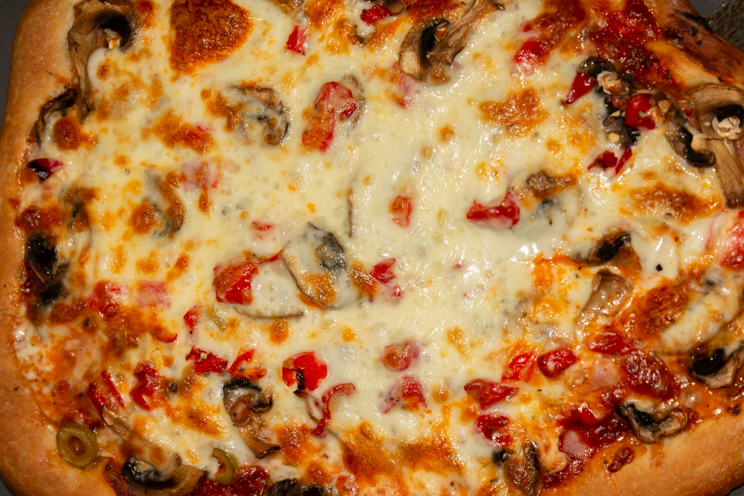 готовая пицца по рецепту Пицца с ветчиной и грибами 