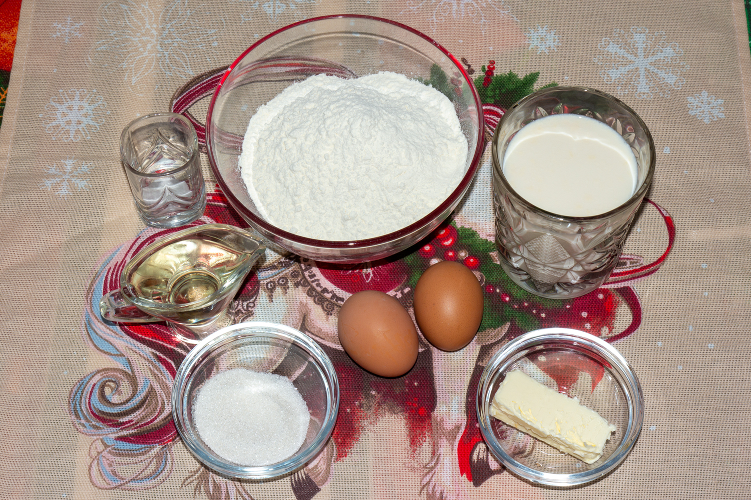 ингредиенты для рецепта Оладьи на кислом топленом молоке продукты для рецепта Оладьи на кислом топленом молоке