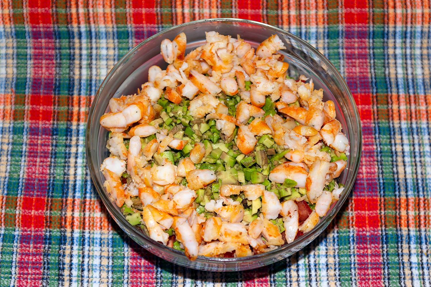 салатник с готовым салатом по рецепту салат с авокадо и креветками готовый салат по рецепту салат с авокадо и креветками