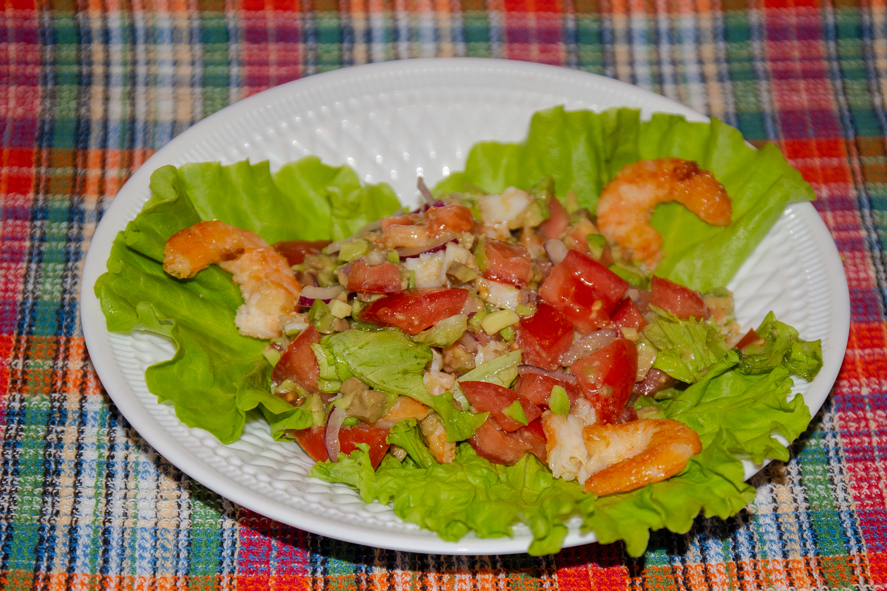 Фото к рецепту Салат с авокадо и креветками Салат с авокадо и креветками