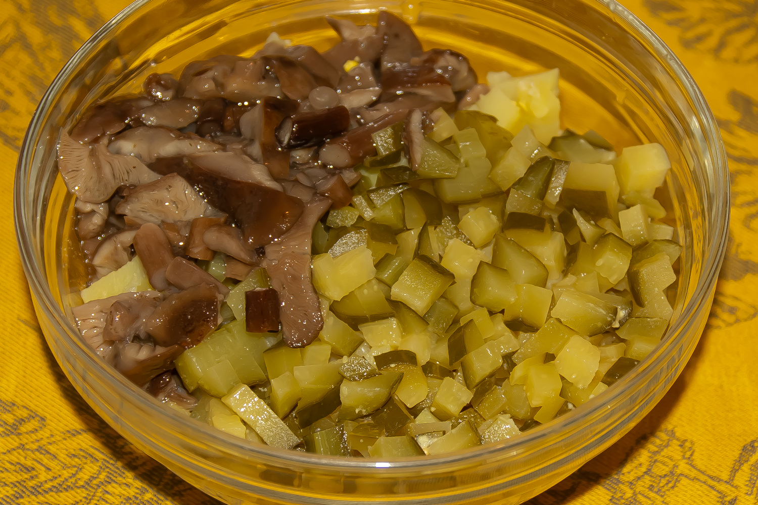 выложенные соленые грибы по рецепту Салат Славянский