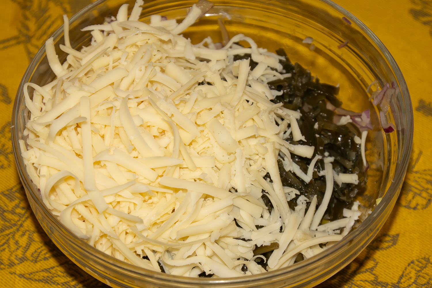 Тертый сыр для рецепта Салат Славянский с морской капустой