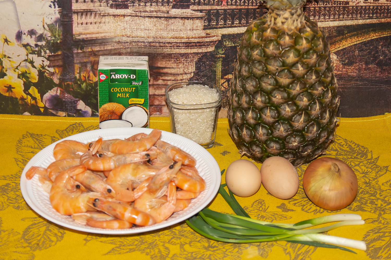 продукты для рецепта Тайский рис с креветками в ананасе