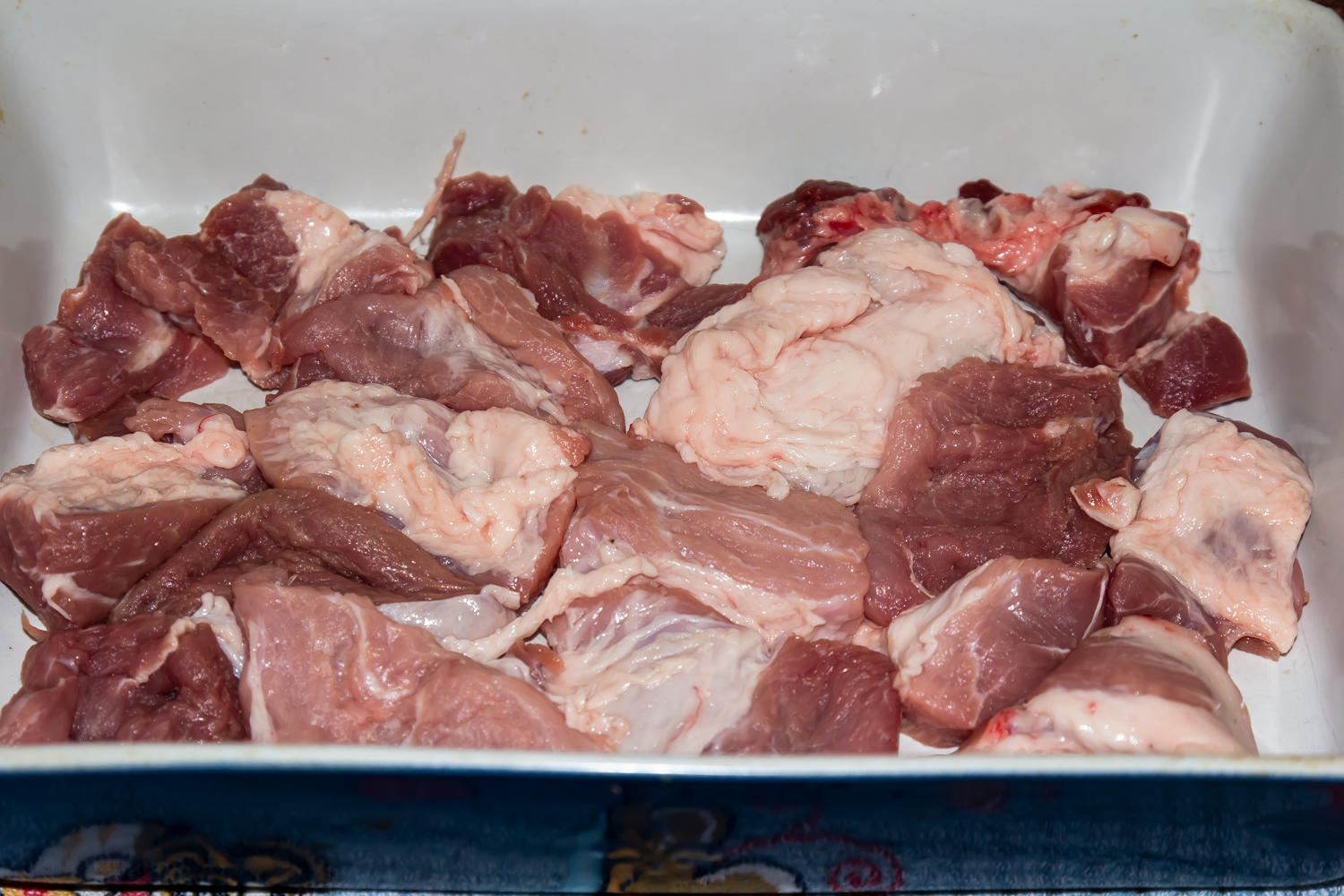 кусочки свинины  для рецепта свинина с овощами в духовке