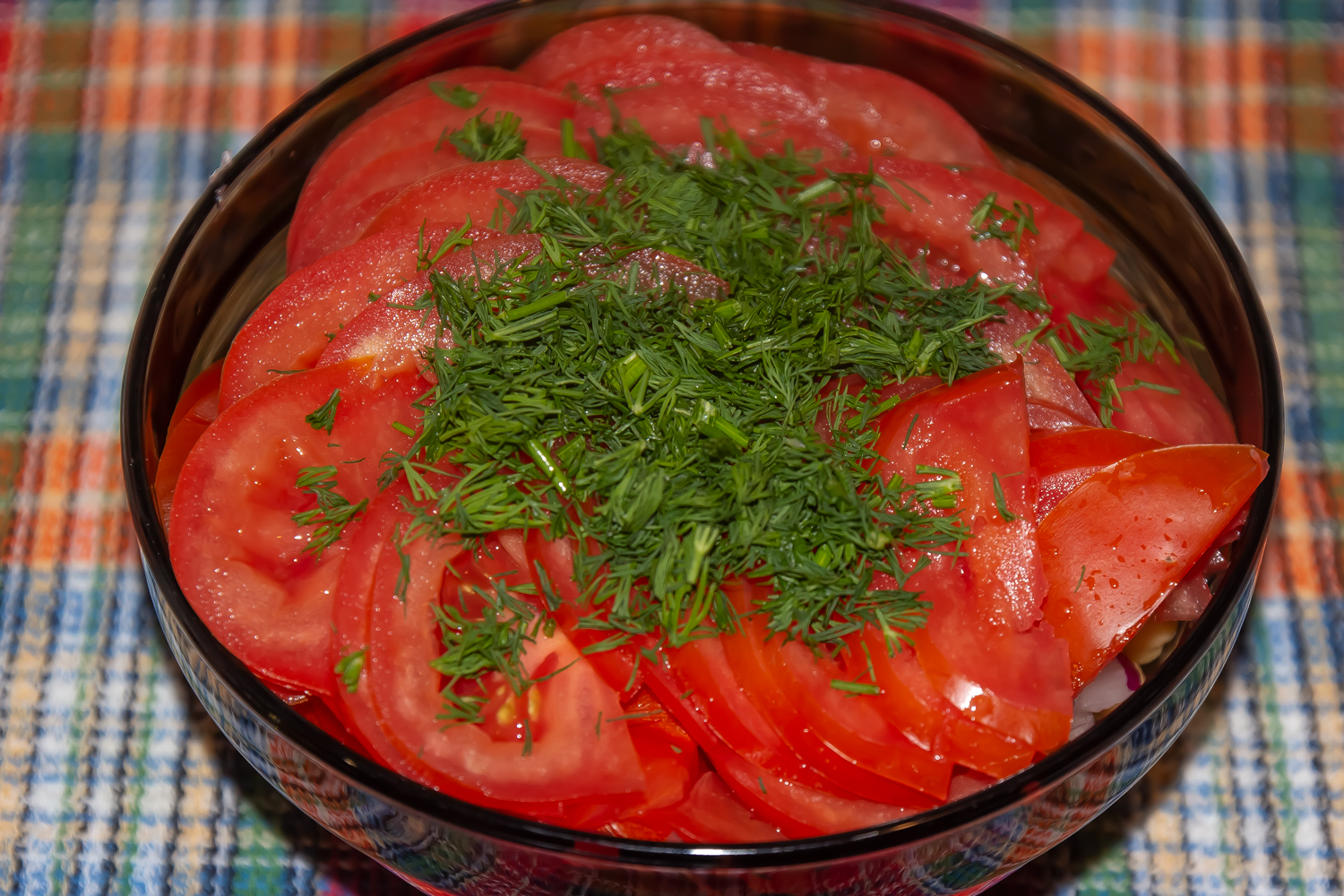 лук и помидоры по рецепту Простой салат с помидорами