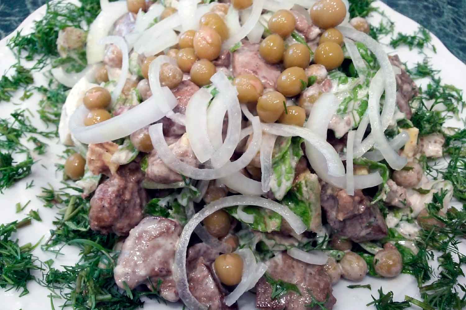 Фото к рецепту Тёплый салат из печени кролика Тёплый салат из печени кролика