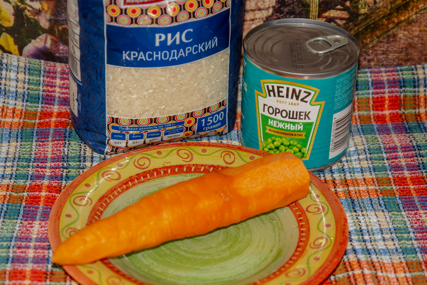продукты для рецепта Рис с морковью и горошком 