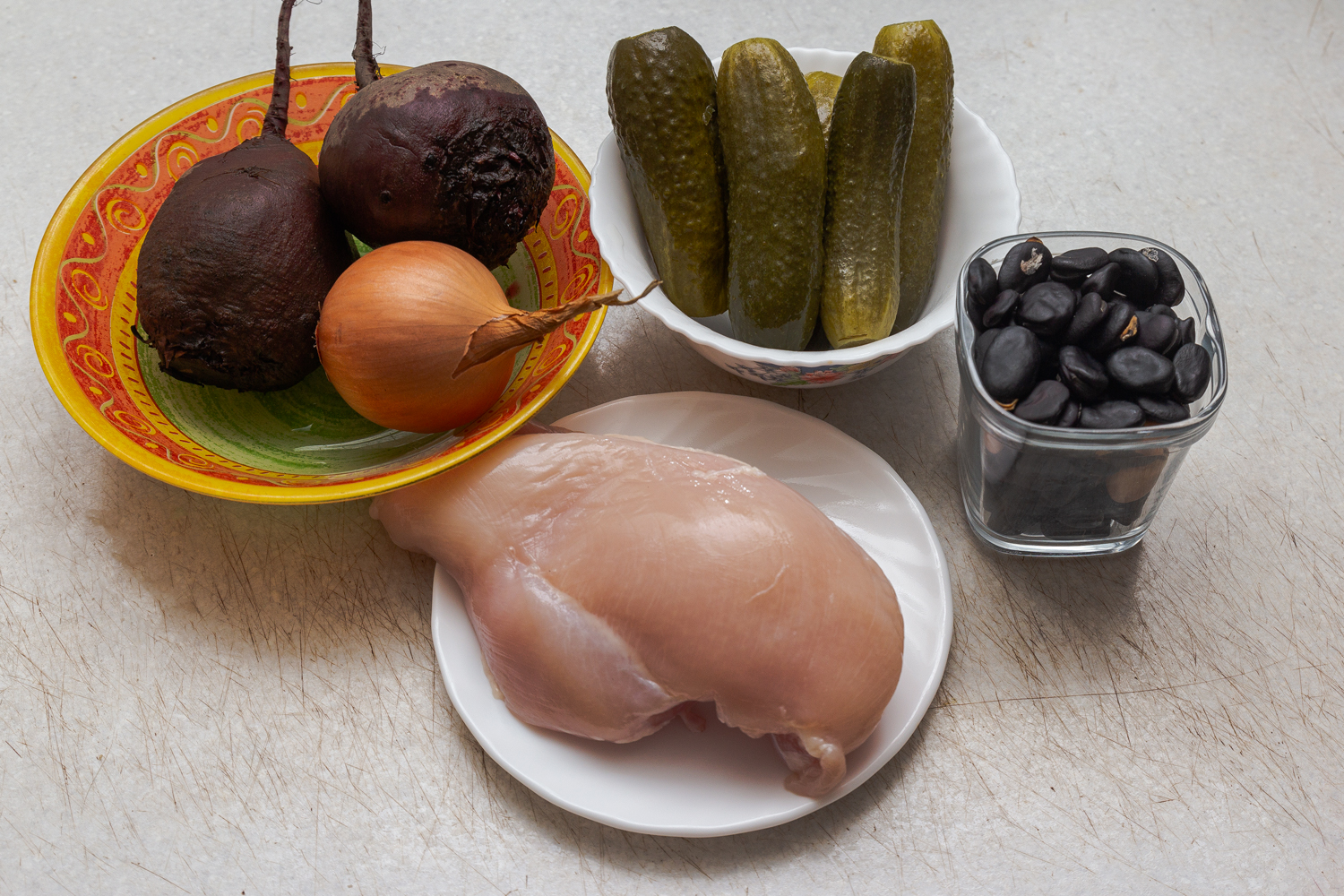 продукты для рецепта Салат с бобами, курицей и свеклой
