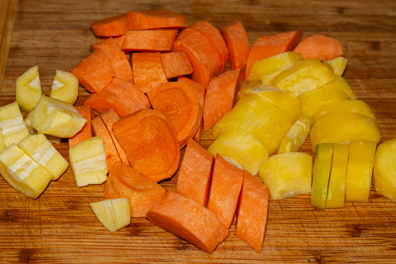 нарезанная морковь по рецепту Говядина с картофелем в афганском казане 