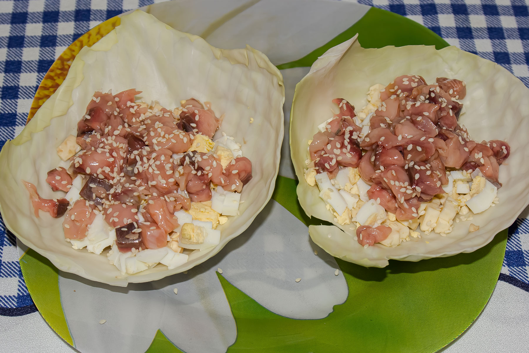 Легкий салат с соленой горбушей