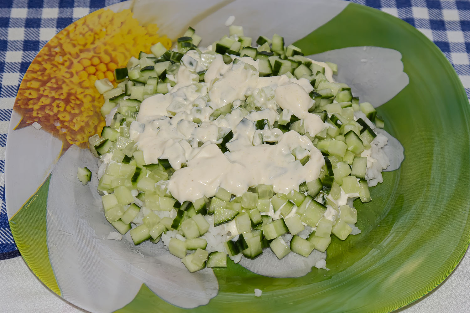 1 слой по рецепту Слоеный салат с красной рыбой