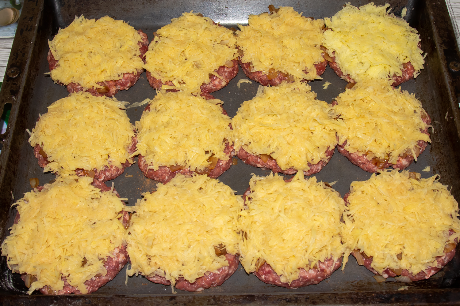 выложить картофель на котлету по рецепту Стожки. Котлеты с шапкой из картофеля и сыра картофель на котлете по рецепту Стожки. Котлеты с шапкой из картофеля и сыра