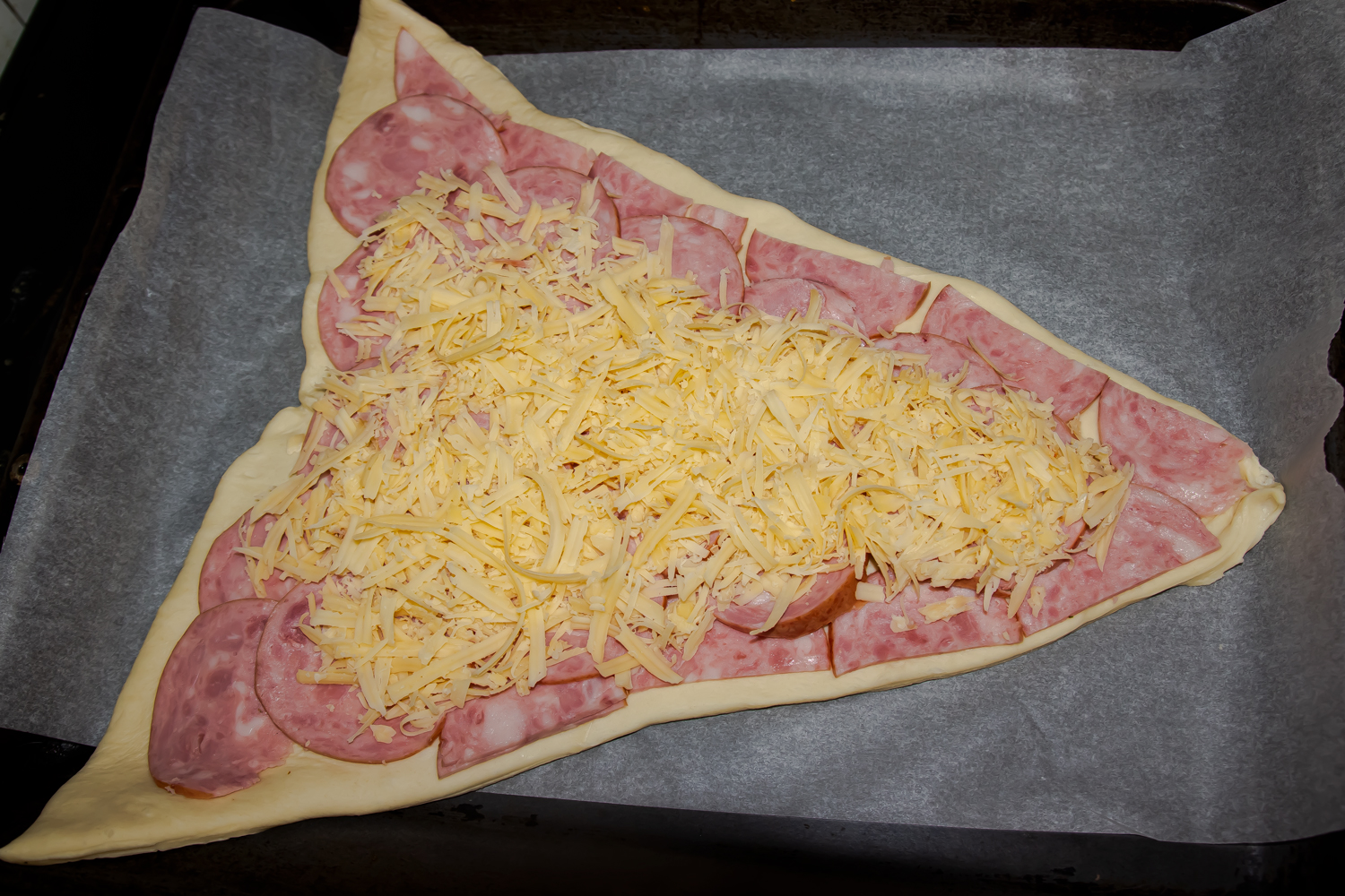 продукты на тесте по рецепту Пирог из слоеного теста Елочка