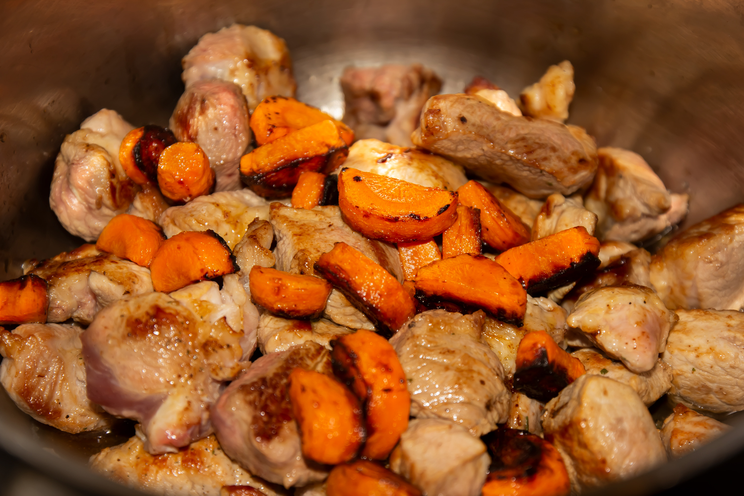 свинина с морковью по рецепту Картошка с мясом тушеная в кастрюле