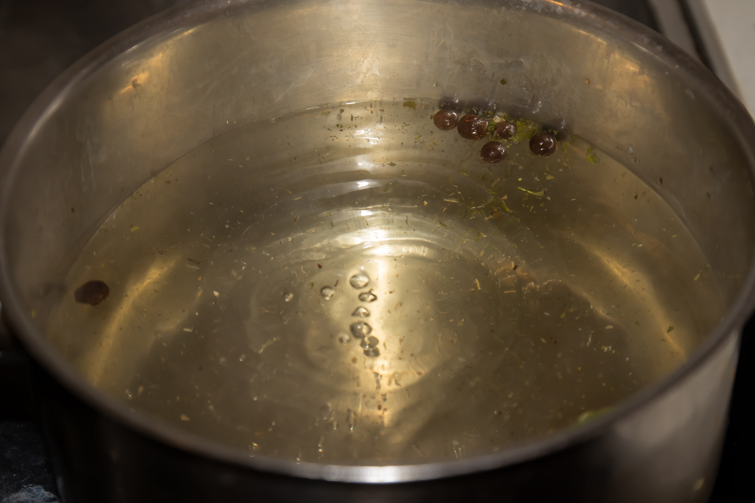 вода со специями по рецепту Картошка с мясом тушеная в кастрюле