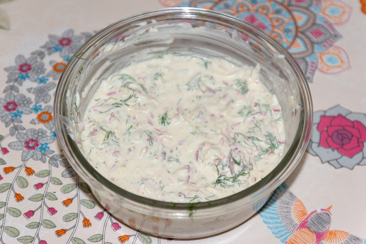 приготовьте сметанную массу по рецепту Бутерброд с тертым редисом сметанная масса по рецепту Бутерброд с тертым редисом